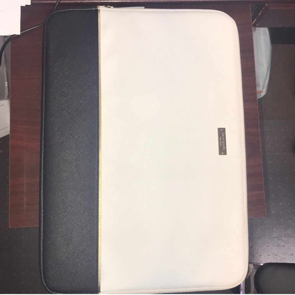 Reposh** Kate Spade Laptop Sleeve fits 13 inch